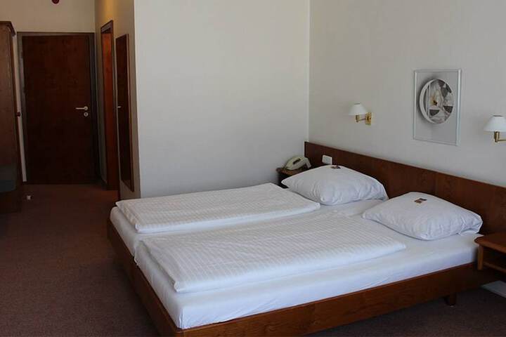 Room 9 of 21