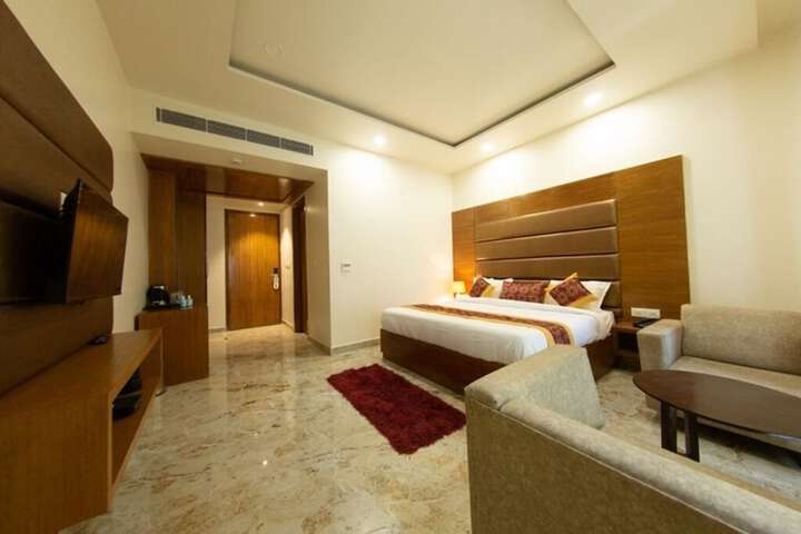 Room 4 of 7