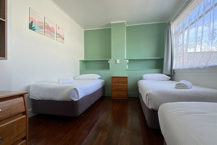 Room 4 of 16