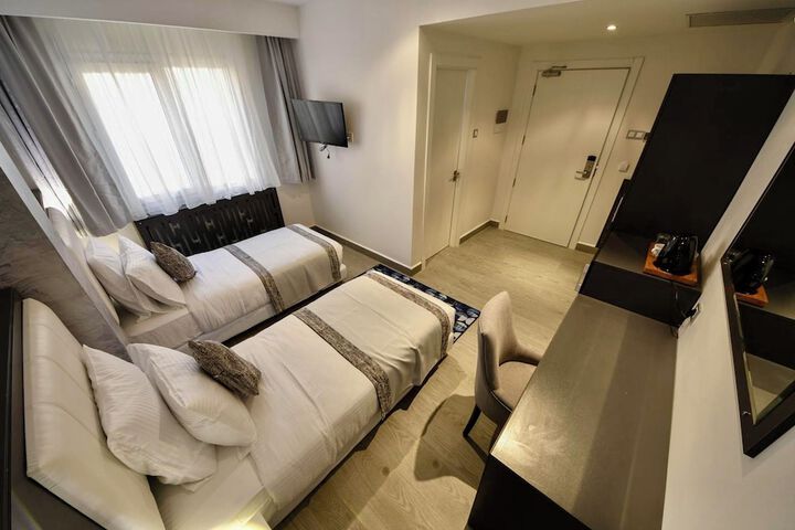 Room 12 of 28