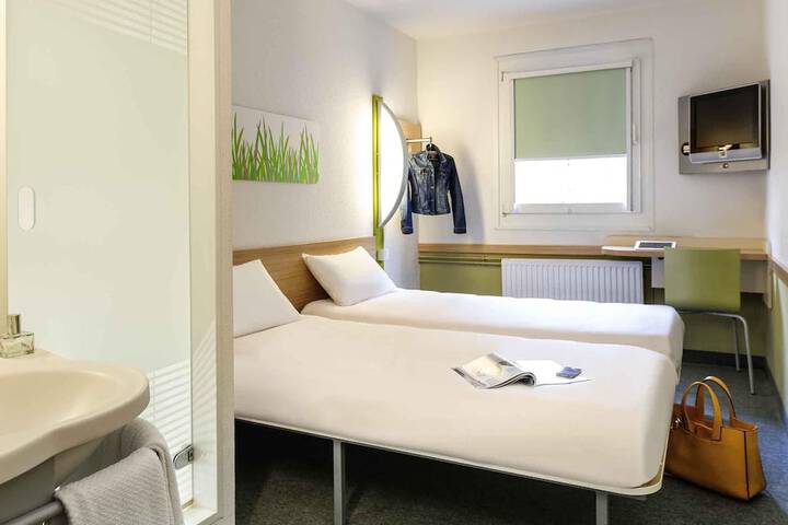 Room 17 of 39