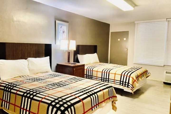 Deluxe 2 Double Beds (5 of 9)