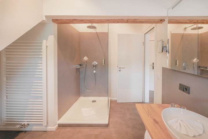 Room 45 of 173