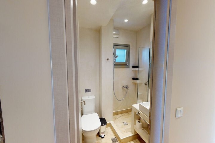 Room 75 of 99