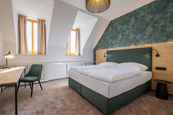 Room 30 of 77