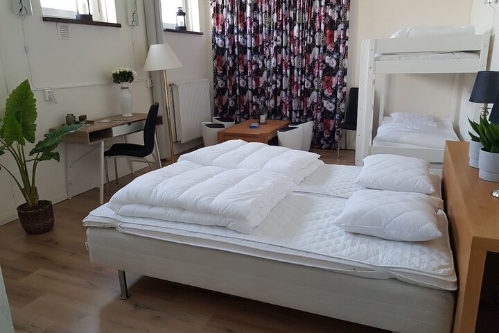 Room 4 of 33