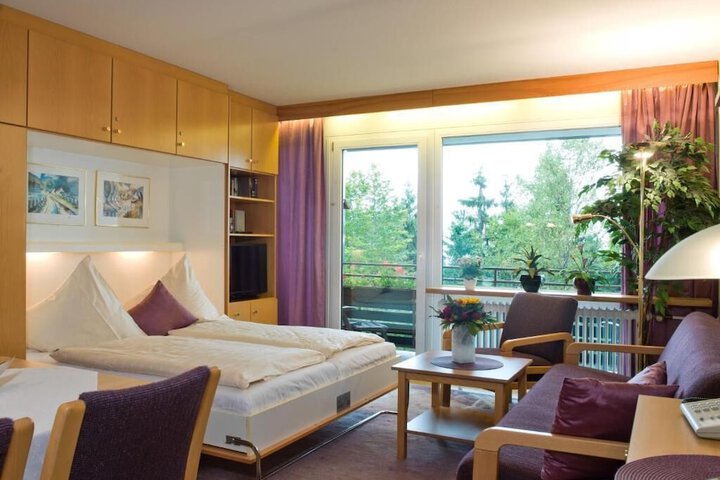 Room 9 of 48