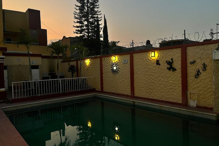 Pool 13 of 18