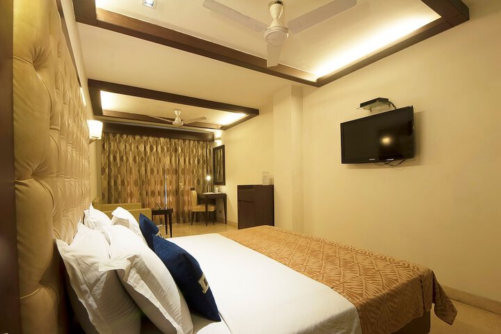 Room 7 of 25
