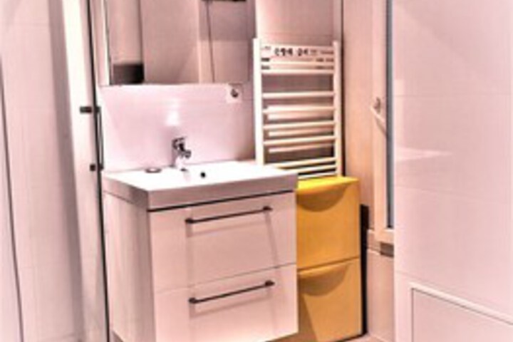 Room 2 of 20