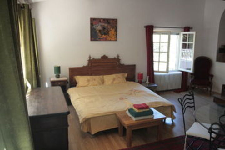 Room 32 of 74