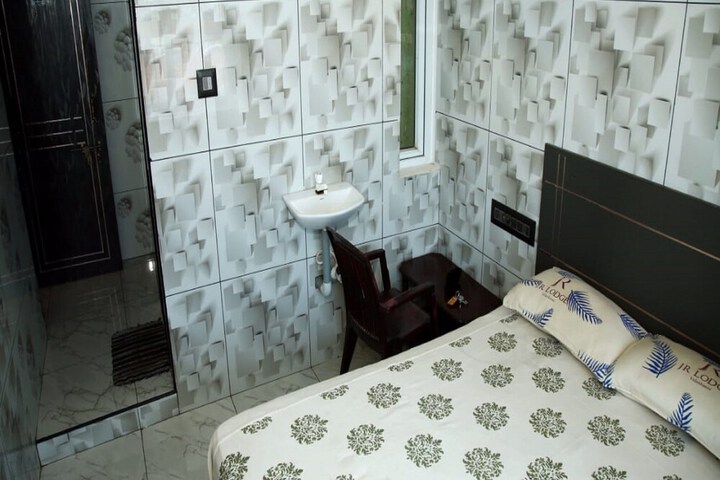 Room 2 of 27