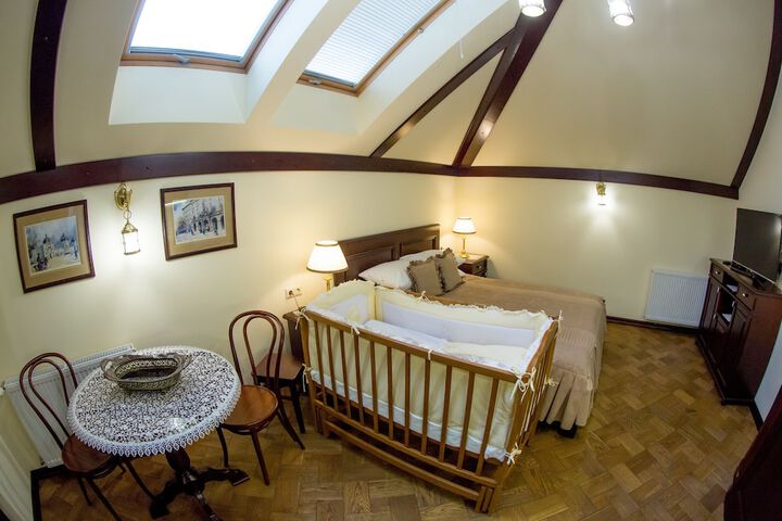 Room 27 of 87