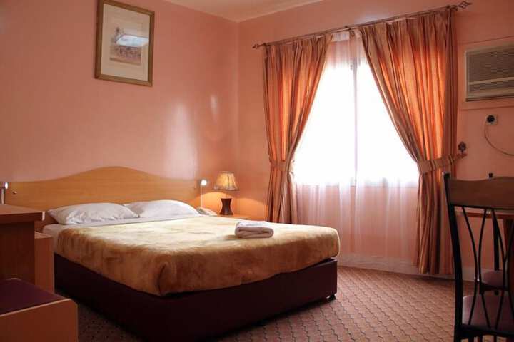 Room 8 of 16