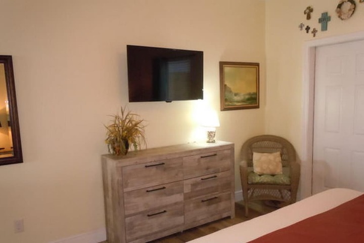 Room 33 of 173