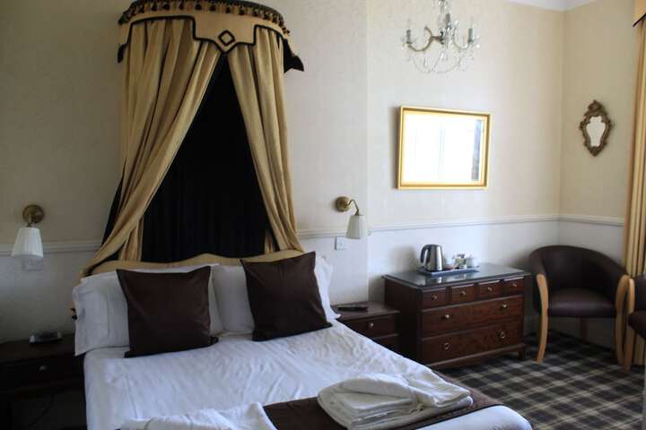 Room 11 of 39