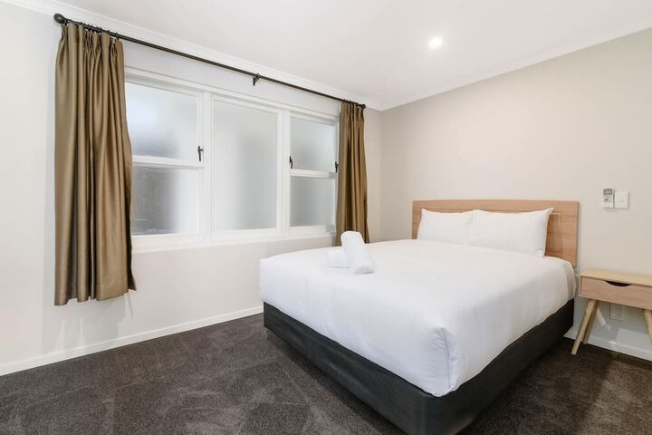 Room 11 of 32