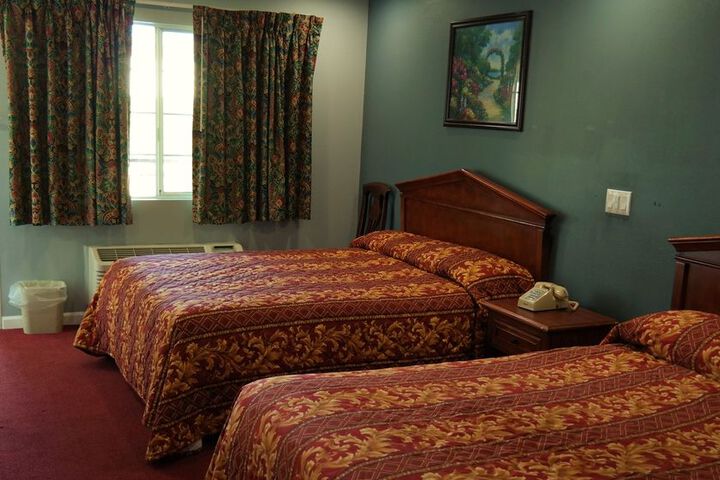 Room 8 of 18