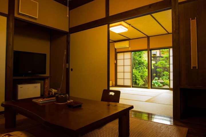 Room 16 of 49