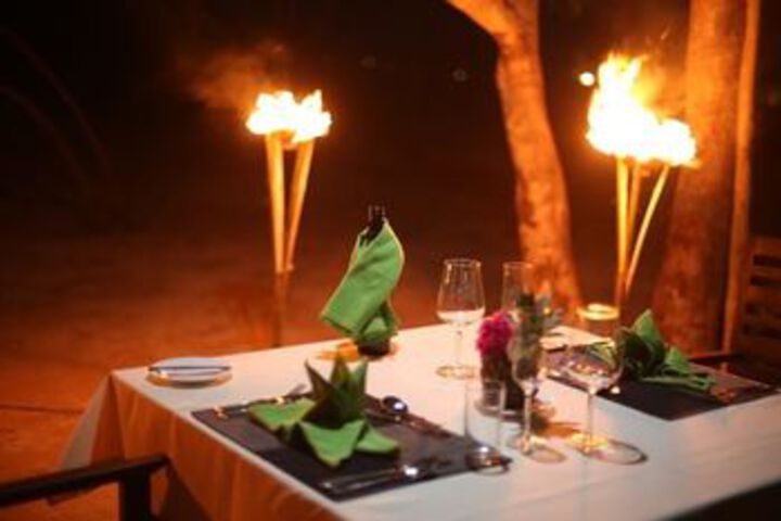 Dining 30 of 39