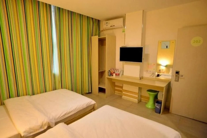 Room 6 of 19