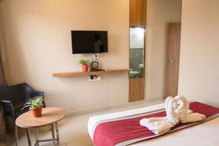 Room 4 of 10