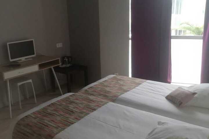 Room 6 of 35