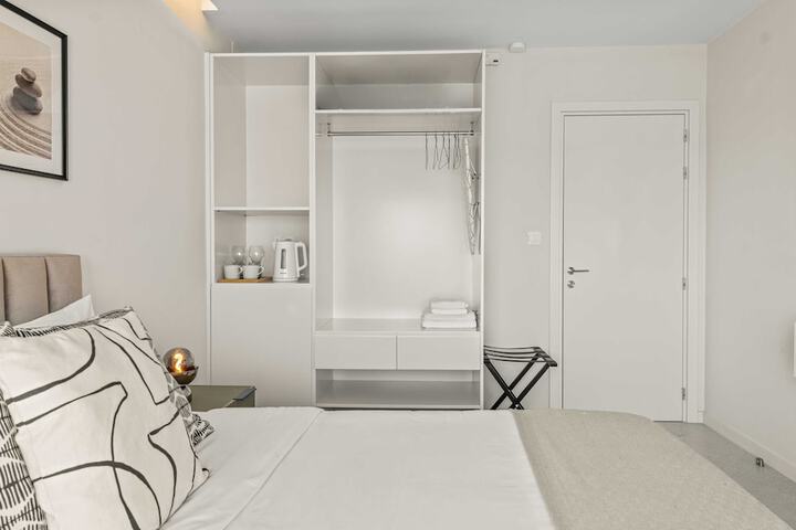 Room 2 of 10