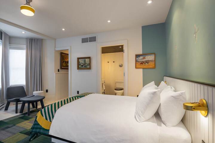 1 Queen Bed (26 of 29)
