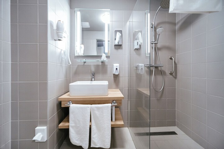 Room 15 of 46