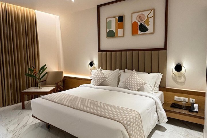 Room 4 of 16