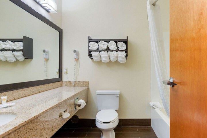 2 Queen Beds Suite Accessible (1 of 27)