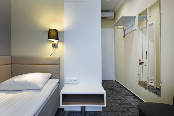 Room 13 of 44