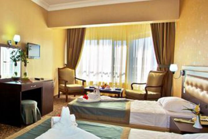 Room 4 of 12