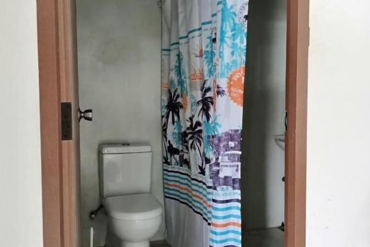 Room 5 of 12