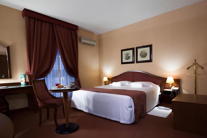 Room 13 of 25