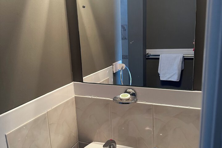 Room 125 of 171