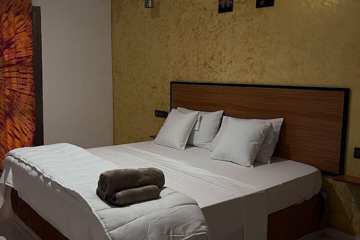 Room 6 of 20
