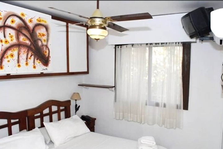 Room 5 of 10