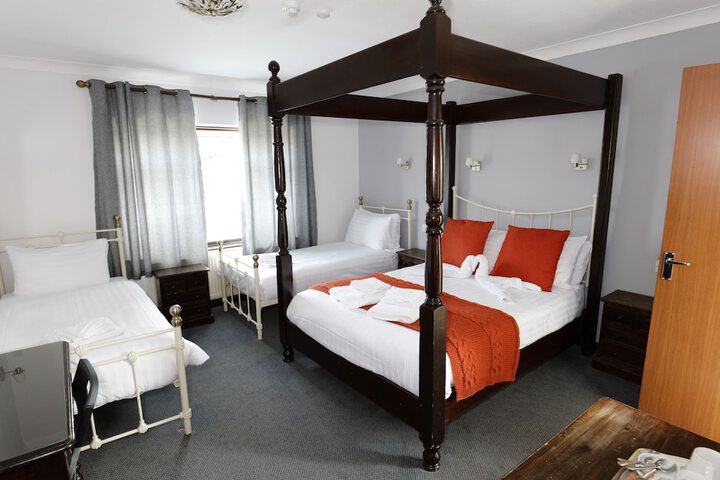 Room 7 of 18