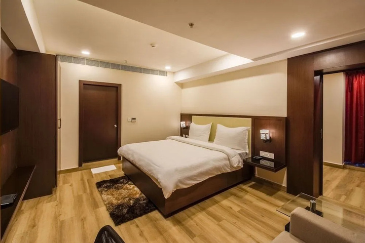 Room 5 of 16