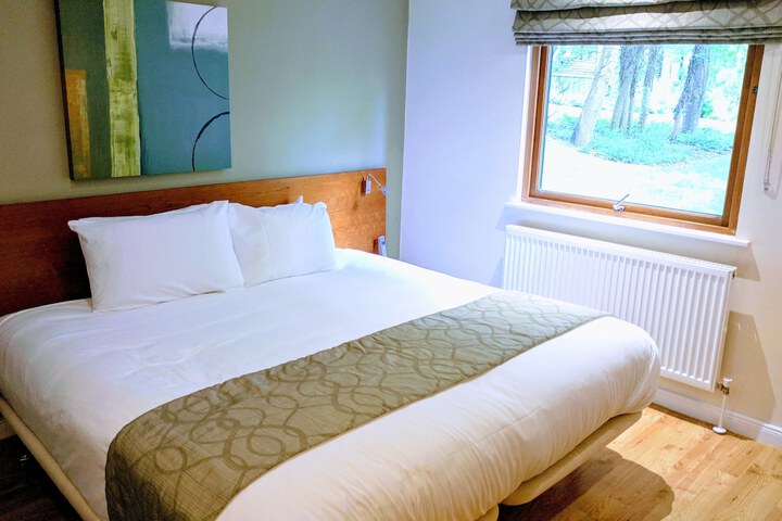 Room 10 of 104