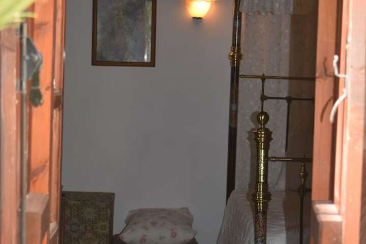 Room 10 of 39