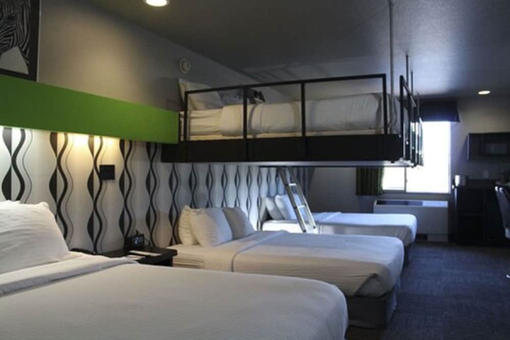 2 Queen Beds (23 of 23)