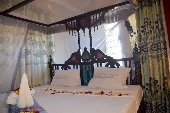 Room 7 of 33