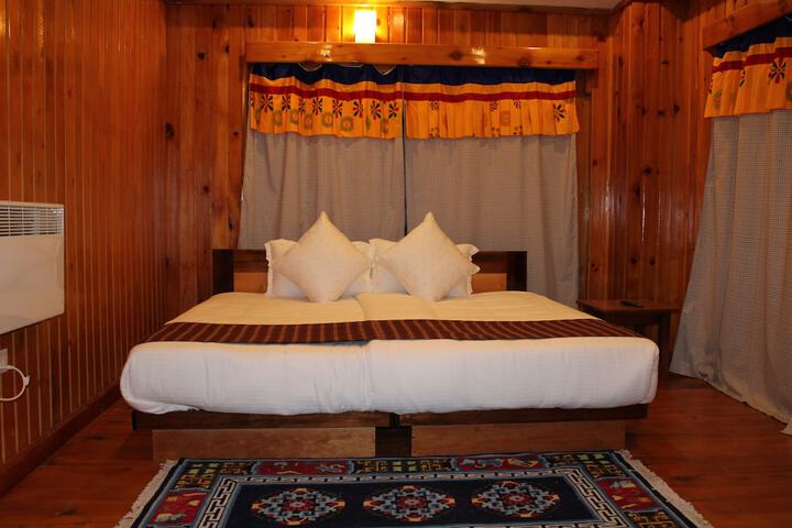 Room 5 of 27