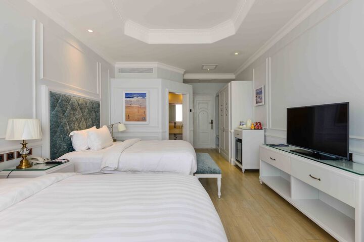 Room 6 of 195
