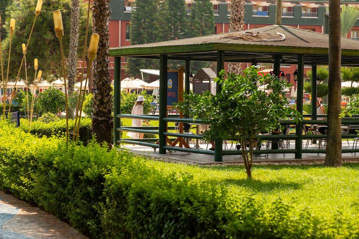 Hotel Exterior 53 of 64