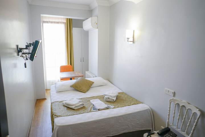 Room 4 of 53