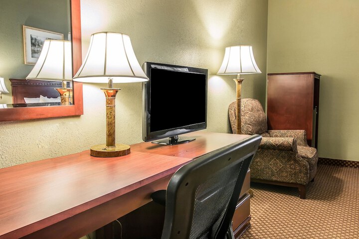 2 Double Beds Accessible (2 of 6)